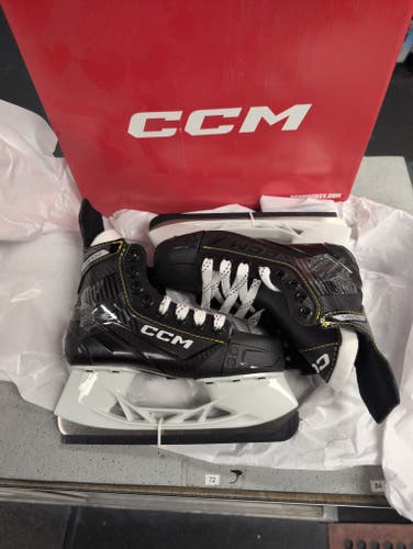 CCM AS-550 Hockey Skates Regular Width (New)sizes 1 and 4 available