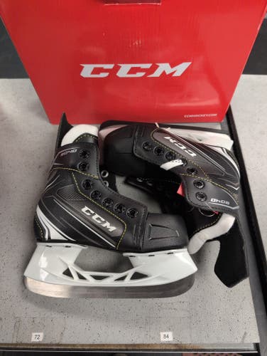 CCM Tacks 9040 Hockey Skates Regular Width (New)