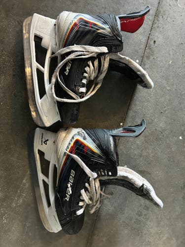 Black 2026 Bauer Vapor Flypro Hockey Skates Regular Width 6.5 (Used)