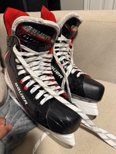 2025 Bauer Vapor Fly30 Hockey Skates Wide Width 7.5 (Used)