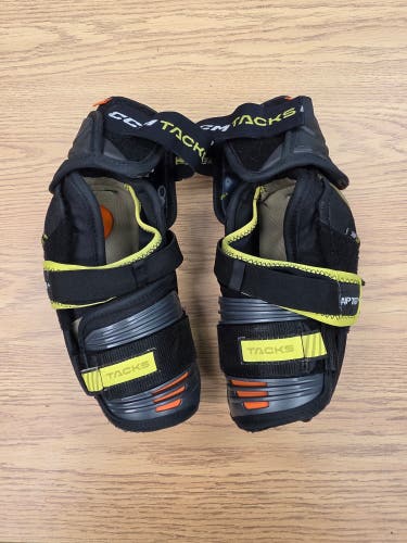 Medium Senior CCM Tacks AS-V Pro Elbow Pads Pro Stock (Used) #B15
