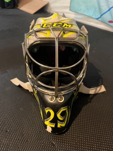 Senior Medium 2013 CCM 9000 Goalie Mask (Used)