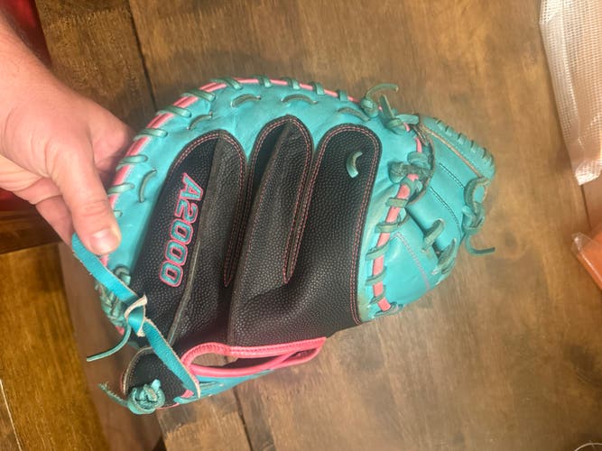 Wilson A2000 CM33 SS - WBW10227433 - 33" Baseball Catcher's Mitt RH Throw Almost broke in