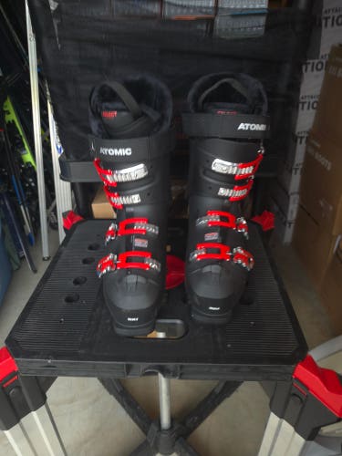 NEW - Atomic Hawx Magna R100 Ski Boots - Medium Flex - Mondo 29 & 29.5