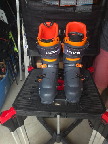 NEW - Roxa R3 100 TI Ski Boots - Medium Flex - Mondo 29/29.5