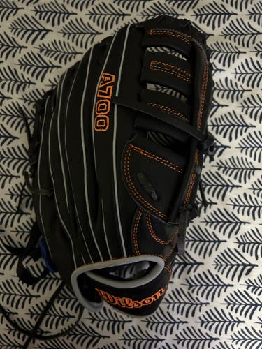 Wilson A700 RH Baseball Glove 12.5" (Used)