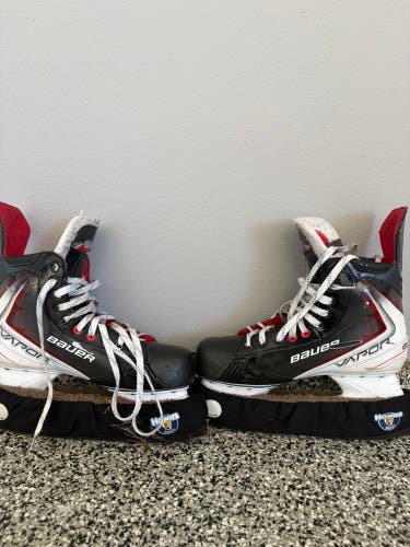 2025 Bauer Vapor Fly30 Hockey Skates Regular Width 10.5 (Used)