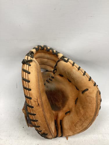 Used Wilson A2000 PRO STOCK BB/SB Catchers RH Throw Brown 32 1/2" 11851-S000053821