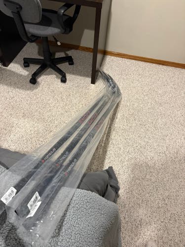 (3 Pack) Senior True HZRDUS Smoke Right Handed Hockey Stick TC4 75 Flex (New)