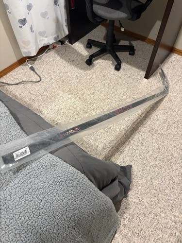 (1 Pack) Senior True HZRDUS Smoke Right Handed Hockey Stick TC4 75 Flex (New)