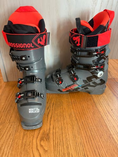 25 & 25.5 Rossignol Hero World Cup 110 SC Racing Ski Boots Medium Flex (Used)