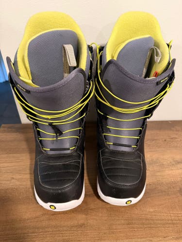 Size M 11.5 (W 12.5) Burton Moto Snowboard Boots (Used)