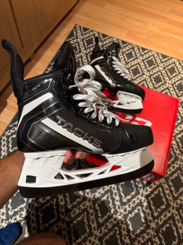 Black 2026 CCM TACKS XR90 Hockey Skates Wide Width 6 (Used)