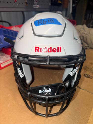 USED RIDDELL FLEX YOUTH HELMET - MEDIUM - WHITE