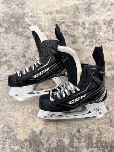 2017 CCM Ribcor 64K Hockey Skates Extra Wide Width 7 (New)