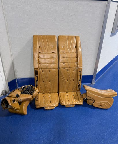 True Catalyst 7x6 35+2 Goalie Pads/Glove/Blocker Tan/Tan Senior 2026 (NEW)