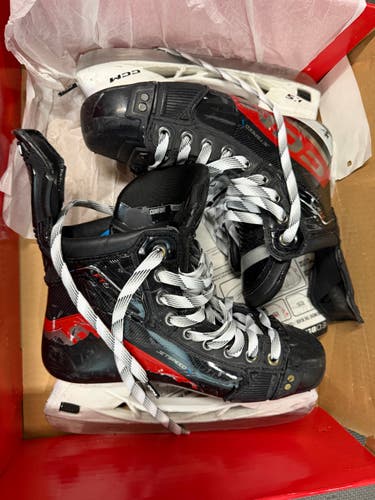 Black CCM JetSpeed FT6 Pro Hockey Skates Regular Width Size 5 (Used)