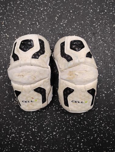 Used STX CELL IV Lacrosse Arm Pads/Guards White SM 11849-S000045096