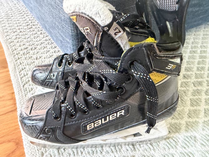 Black 2020 Bauer Supreme 3S Pro Hockey Skates Regular Width Size 2.5 (Used)