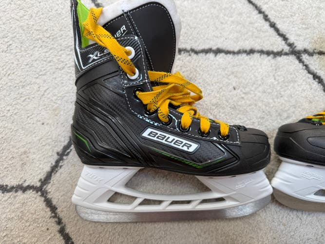 Bauer XLS Hockey Skates Regular Width Size 2 (Used)