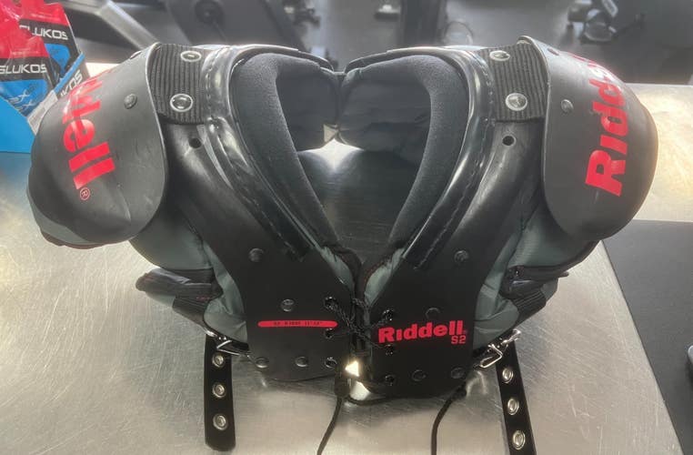 Used Riddell S2 SMALL 11-12 FB Shoulder Pads Black SM 11497-S000162283