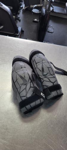 Used Nike YOUTH LARGE Lacrosse Arm Pads/Guards Grey LG 11497-S000162272