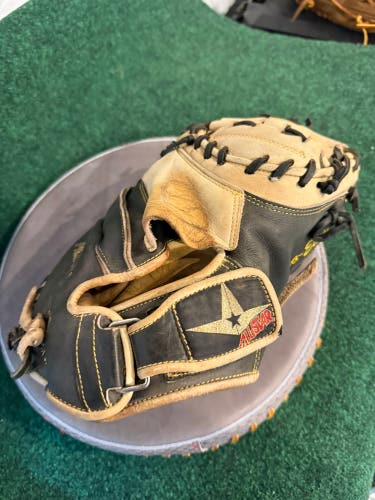 All Star CM3000SBT RH Catcher's Glove 33" (Used)