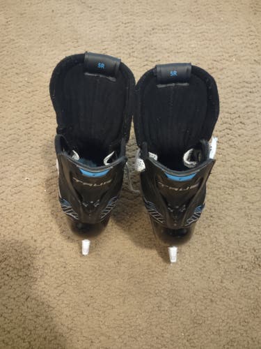 Black True TF7 Hockey Skates Regular Width Size 5 (Used)