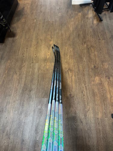 Senior Bauer Nexus Tracer Right Handed Hockey Stick P28 77 Flex (New)