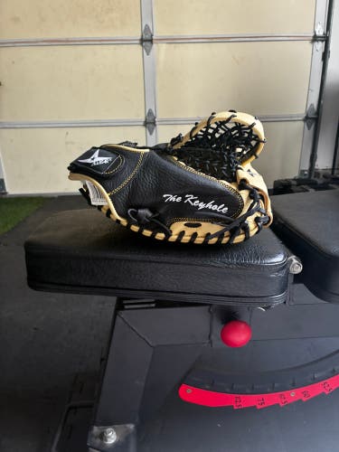 All Star keyhole RH Catcher's training Glove 33.5" (New)
