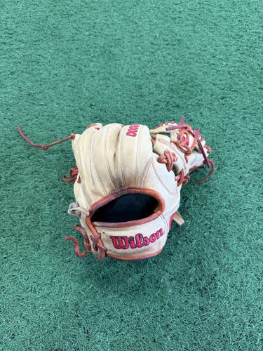 Wilson A2000 RH Infield Baseball Glove 11.75" (Used)