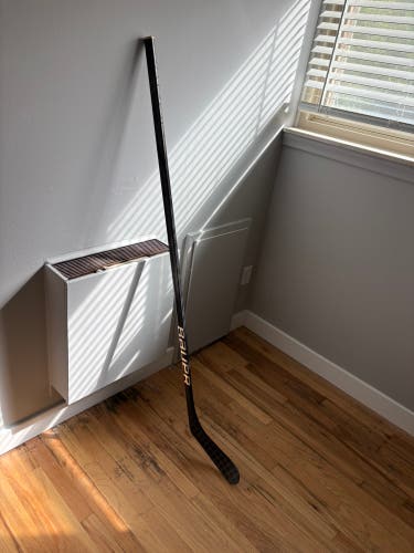 Senior Bauer Vapor Hyperlite 2 Left Hand Hockey Stick P28 77 Flex Pro Stock (Used)