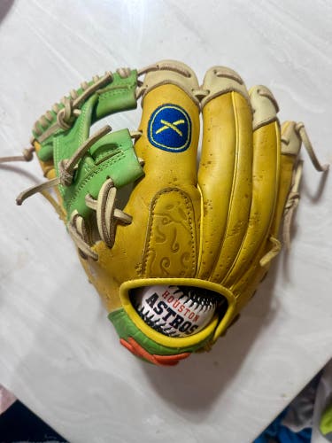 Lefty 11.5 youth absolutely ridiculous