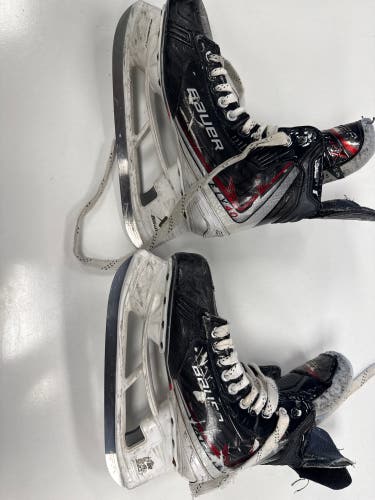 Black 2025 Bauer Vapor Fly40 Hockey Skates Regular Width 7.5 (Used)