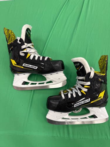 Bauer Supreme M4 Hockey Skates Regular Width Size 3.5 worn once