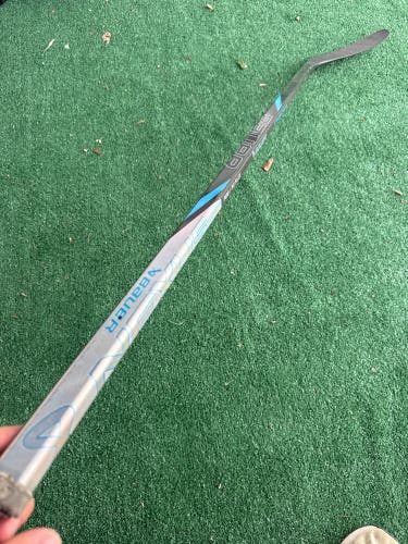 Junior Bauer Nexus Tracer Hockey Stick Right Handed P28 Less Than 30 Flex (Used)