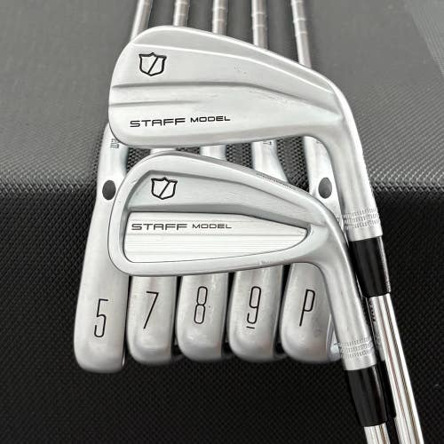 WILSON STAFF MODEL XB/CB 2026 COMBO IRON SET 4-P