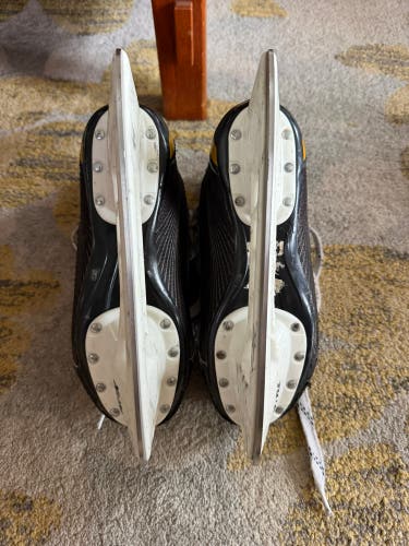 2011 Bauer Supreme One20 Hockey Skates Regular Width Size 5 (Used)