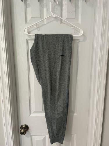 Green Medium Men's Nike Jogger Pants