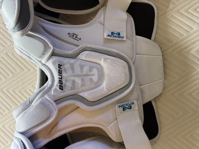 Men's Large Senior Bauer Nexus 600 Shoulder Pads (Used)