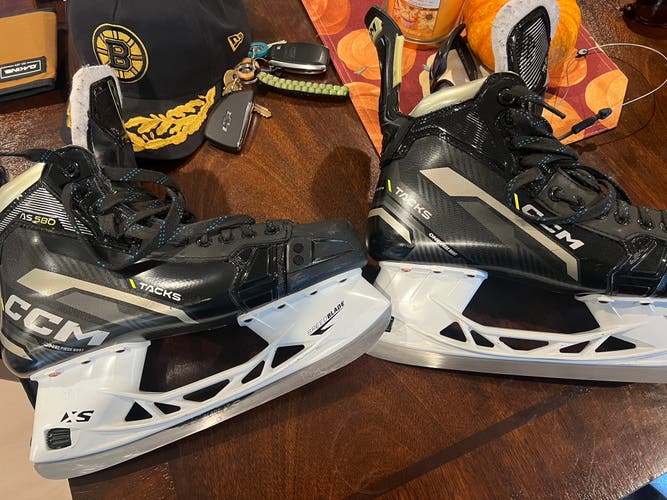 2022 CCM Tacks AS580 Hockey Skates Regular Width 9.5 (Used)