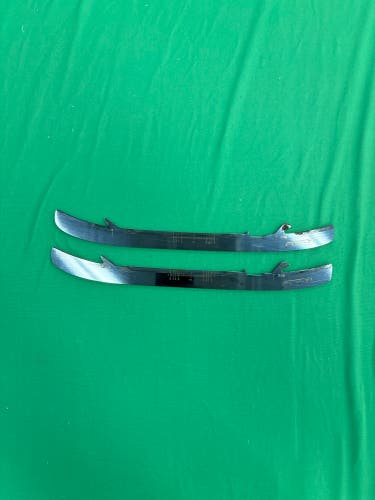 Bauer Fly-Ti Holders, Runners, & Replacement Steel Blades 246 mm (Used)