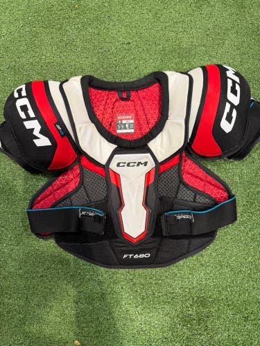 CCM JetSpeed FT680 Shoulder Pads | Senior Small