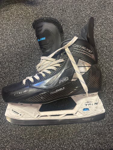 True Catalyst Hockey Skates Pro Stock (Used)