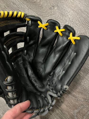 Mizuno MVP Prime RH Softball Glove 12" custom relace