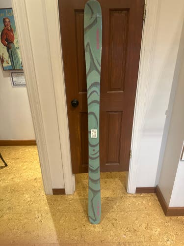 NEW 2026 Salomon QST 100 188 cm Skis