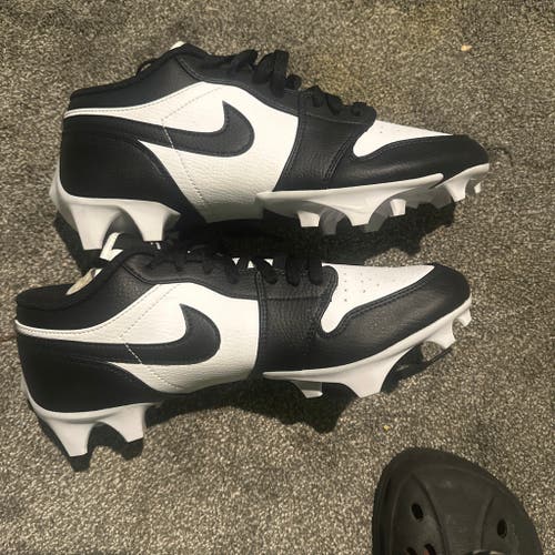 Men's Size M 9.5 (W 10.5) Air Jordan Low Top Turf Cleats (New)