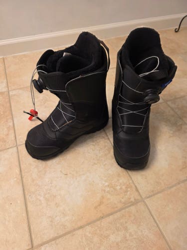 Women's Size M 9.0 (W 10.0) Burton Mint Boa Snowboard Boots Medium Flex All Mountain (Used)