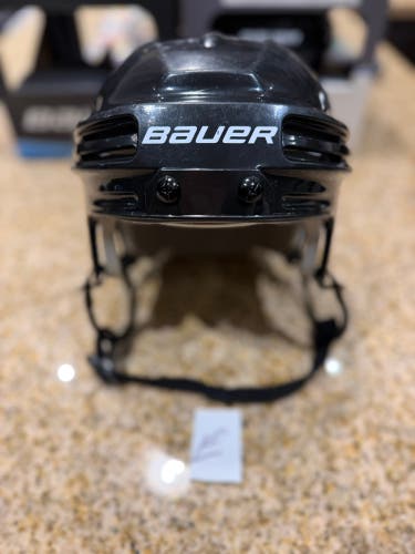 Bauer 3500/4500 hockey helmet size small