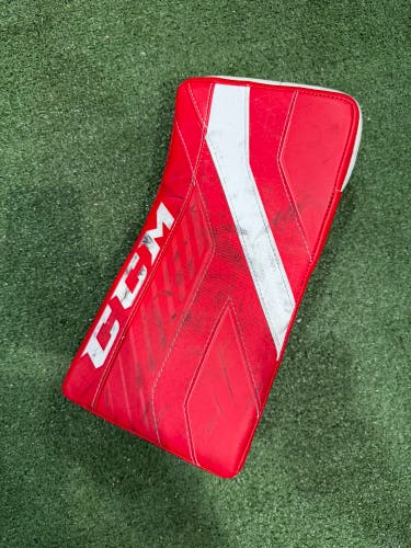 Junior CCM Axis 1.5 Goalie Gloves & Blockers Regular (Used)